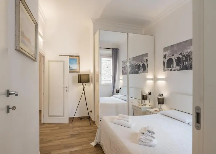 The Rent - Elegant Three-bedroom A Few Steps From Fontana Di Trevi Roma