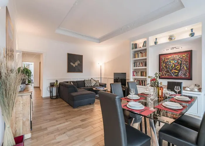 The Rent - Elegant Three-bedroom A Few Steps From Fontana Di Trevi