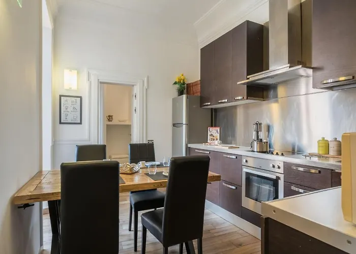 The Rent - Elegant Three-bedroom A Few Steps From Fontana Di Trevi *