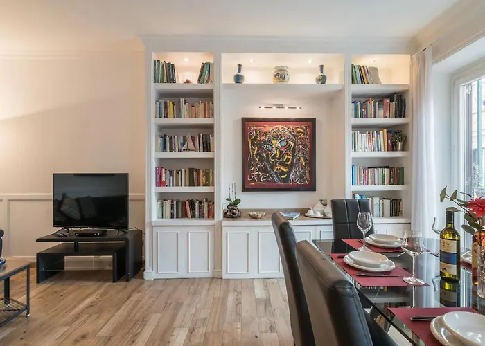 The Rent - Elegant Three-bedroom A Few Steps From Fontana Di Trevi *