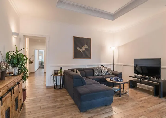 The Rent - Elegant Three-bedroom A Few Steps From Fontana Di Trevi Roma
