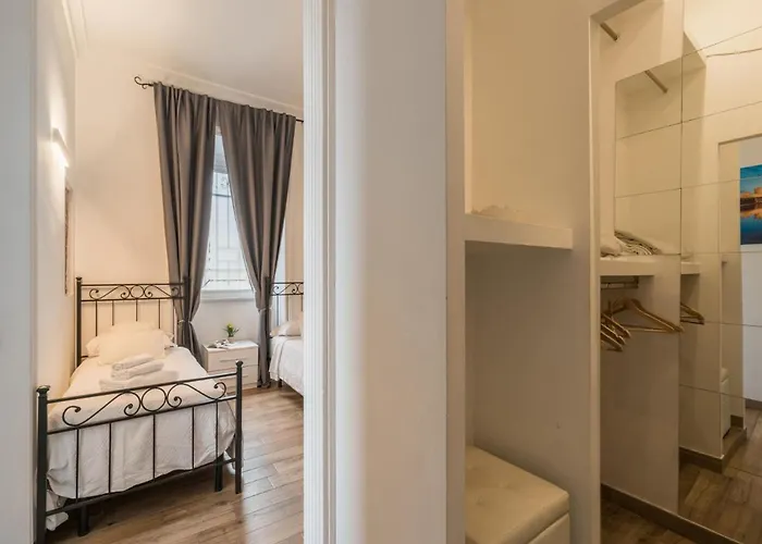 The Rent - Elegant Three-bedroom A Few Steps From Fontana Di Trevi *